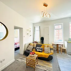 2 Bedroom With Seaside Views Apartment Blackpool